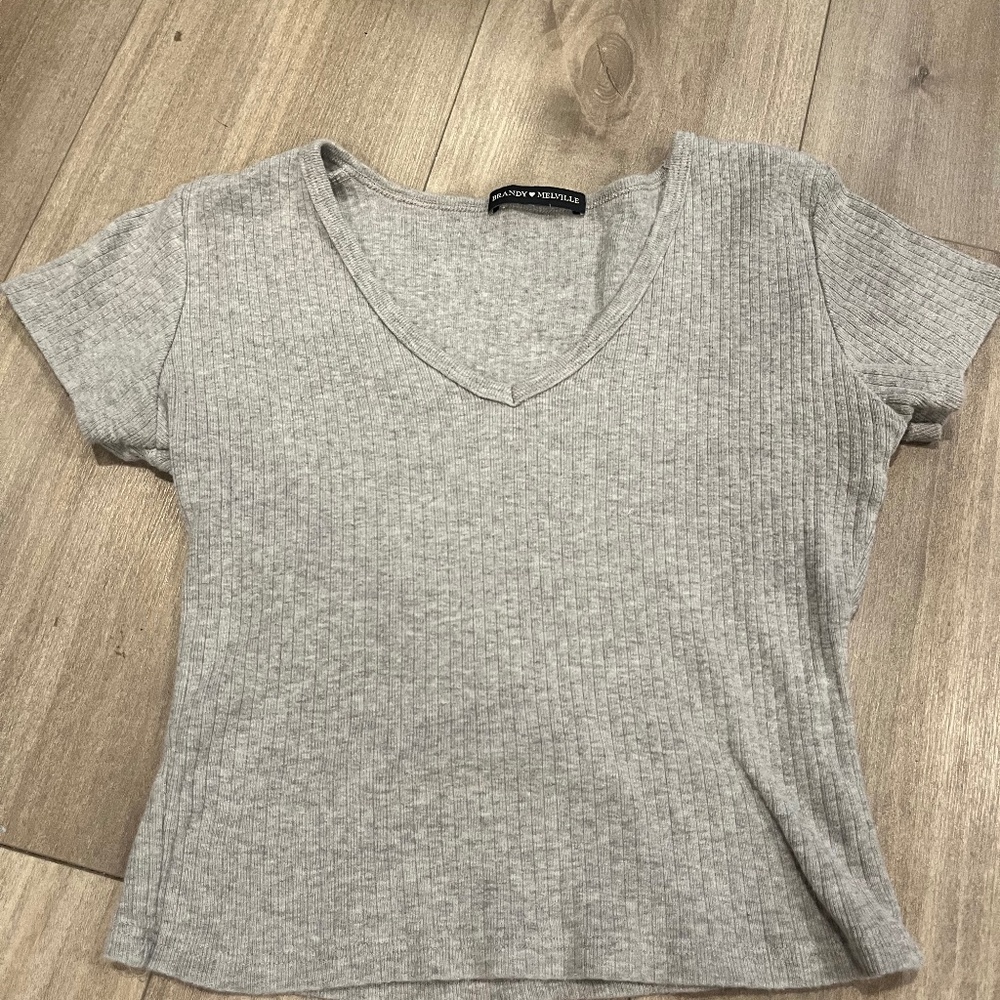 brandy melville v neck crop top